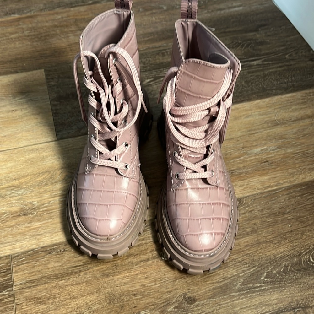 Short boots